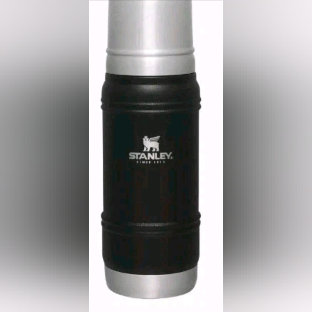 STANLEY The Artisan Thermal Bottle 20 Oz in BLACK NEW - Picture 4 of 9